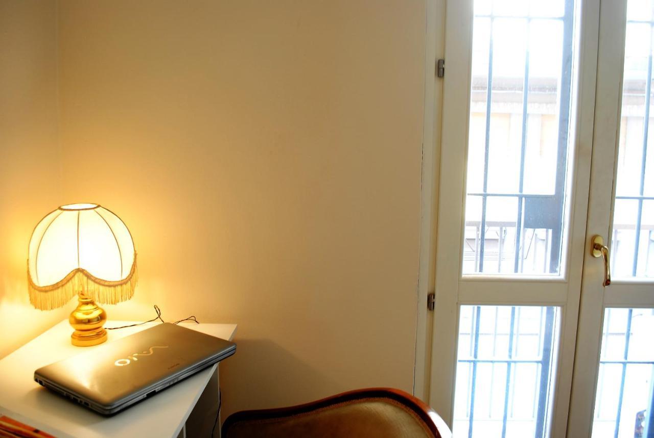 Dreaming Piazza Bra Rooms เวโรนา ภายนอก รูปภาพ